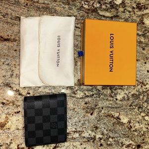 Designer wallet for all genders. Perfect wallet for any occasion.